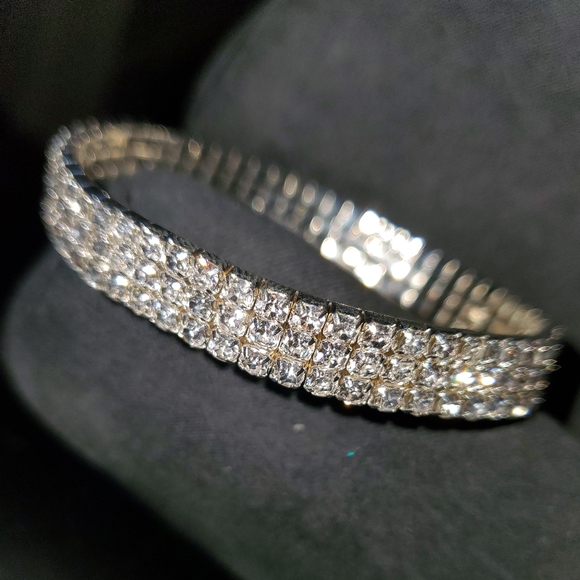 Jewelry - Faux diamond 💎 bracelet